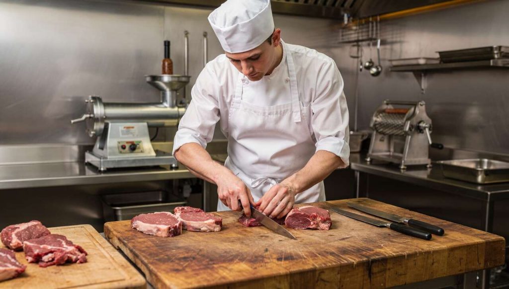 Équipements essentiels pour le bac pro boucher charcutier