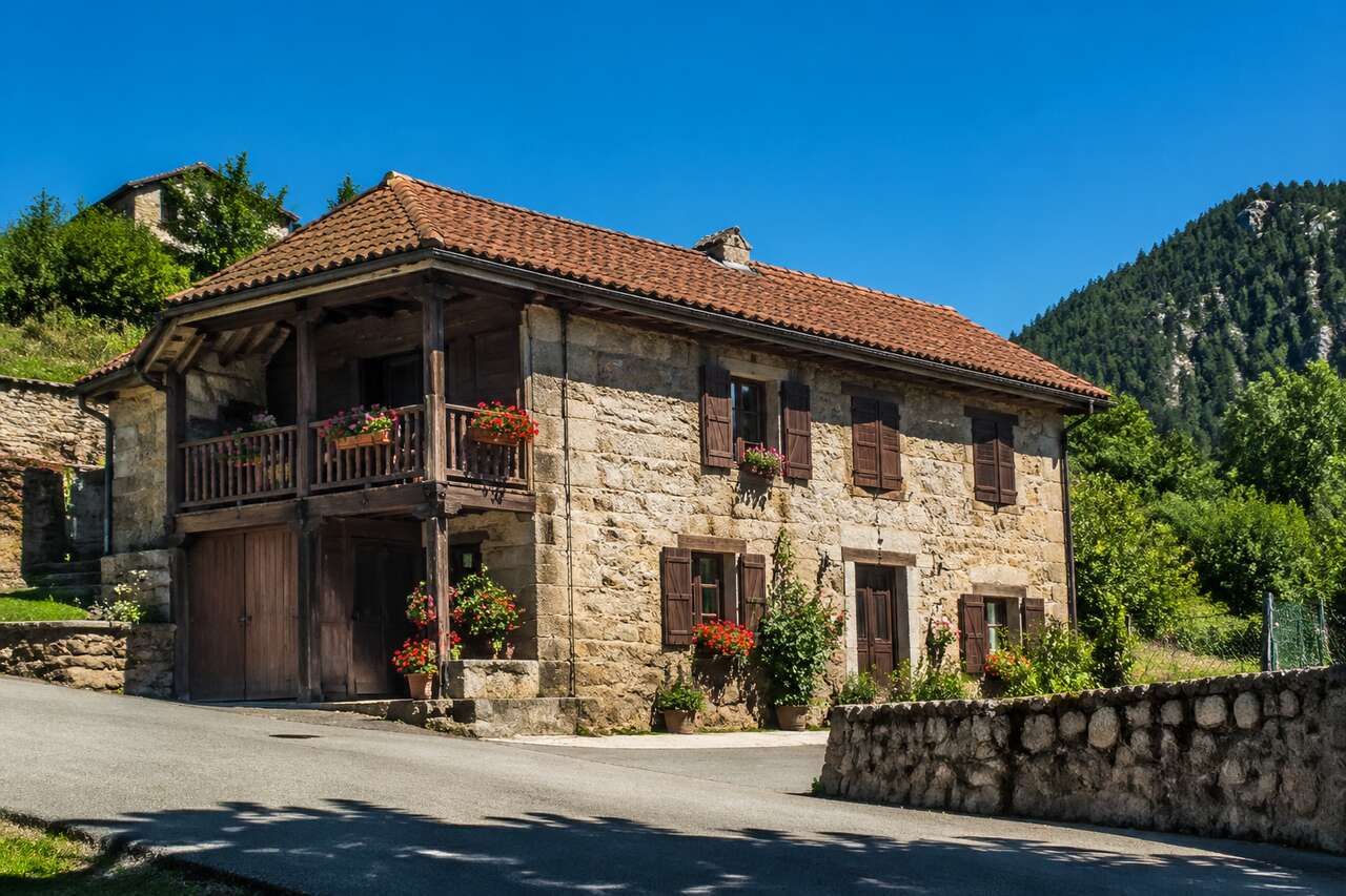 Choisir les bons matériaux pour le bâti ancien